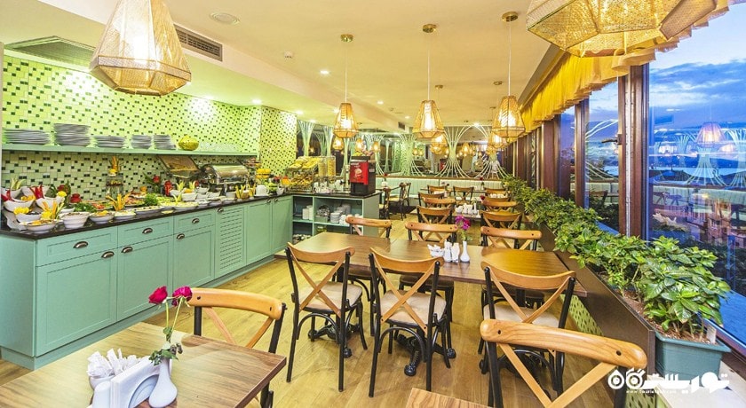 نمای رستوران سرپوشیده هتل